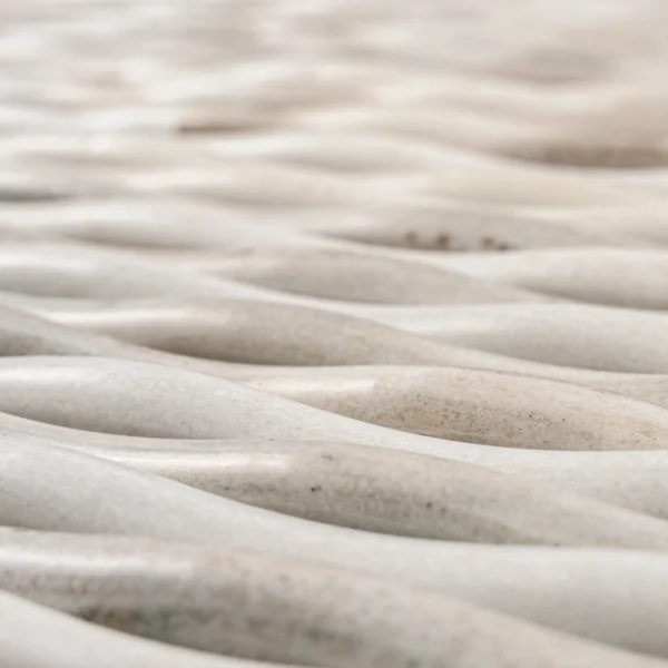 Angled view of Lilium Palissandro mosaic sheet, highlighting the dimensional curvature and tonal variation.