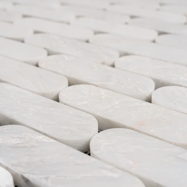 Detailed side view of Petit Beurre Carrara Polished marble mosaic sheet, focusing on the aligned joints and consistent pattern.